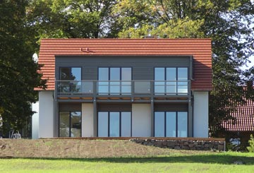 Holzhaus mit Terasse